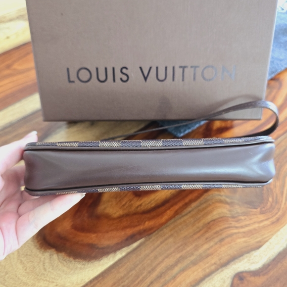 Authentic Louis Vuitton Navona damier ebene with original box. - Picture 4 of 15